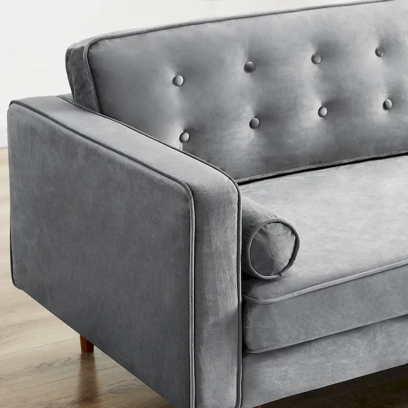 Pohodlná sametová pohovka s knoflíkovým prošíváním v moderním stylu poloviny století
