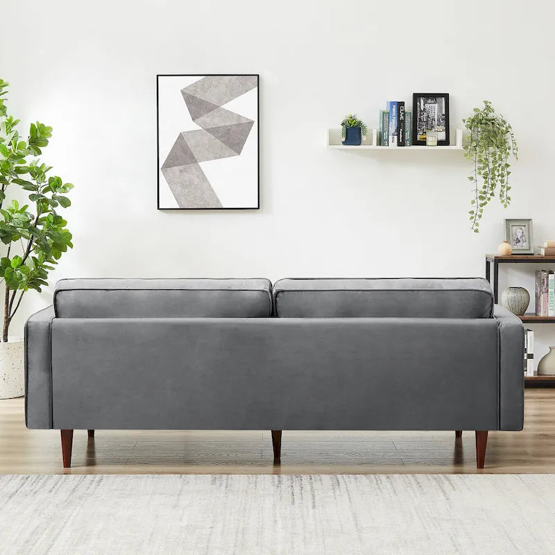 Pohodlná sametová pohovka s knoflíkovým prošíváním v moderním stylu poloviny století