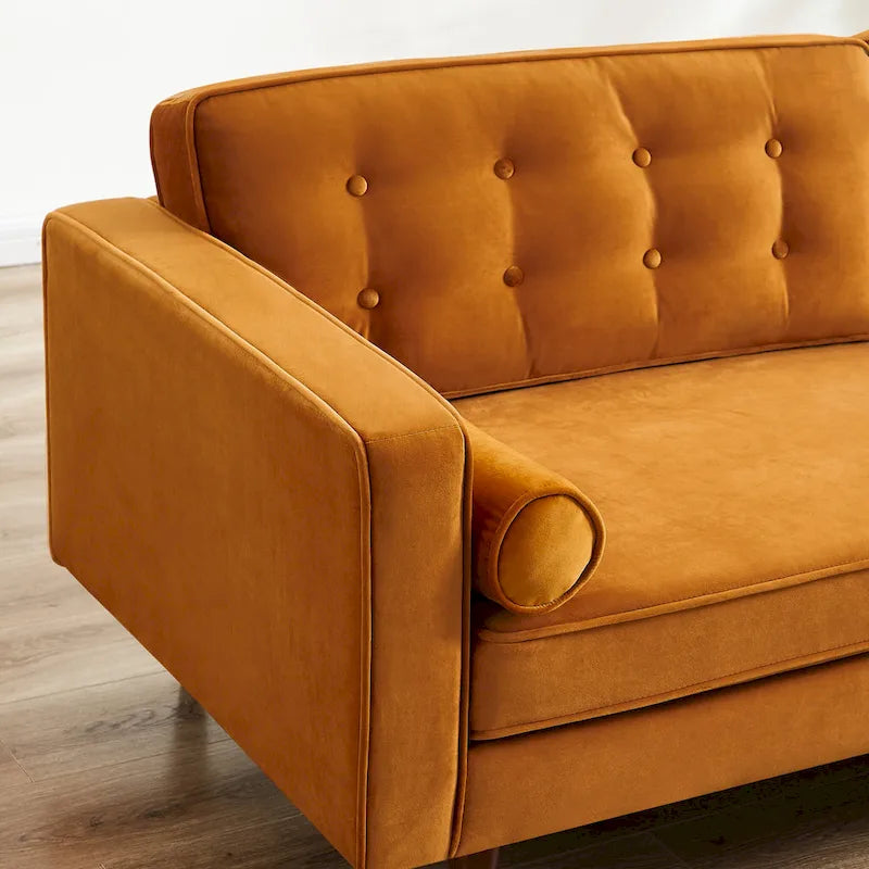 Pohodlná sametová pohovka s knoflíkovým prošíváním v moderním stylu poloviny století
