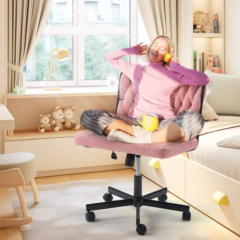 Bürostuhl mit gekreuzten Beinen und Rollen, verstellbarer Höhe und breiter Sitzfläche